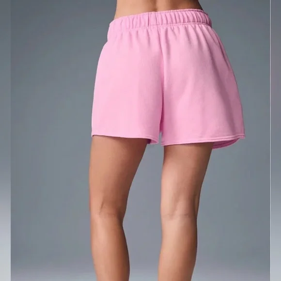 Alo Yoga Sweet Pink Accolade Shorts - Picture 4 of 10